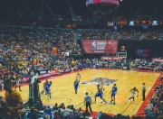 开云体育-核弹级三分雨！国王142-101血洗鹈鹕，克莱狂刷新NBA历史纪录
